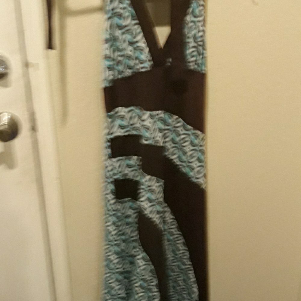 Dresses - Picture 2 of 3